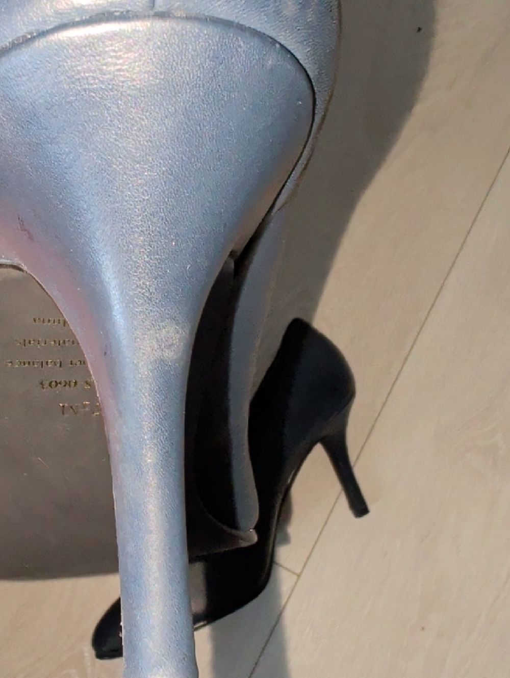 Classic Navy Pointed-Toe Women’s Pumps - Picture 5 of 9